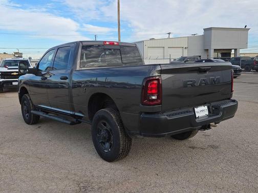 2025 RAM 2500 Tradesman Crew Cab 4x4 6'4' Box