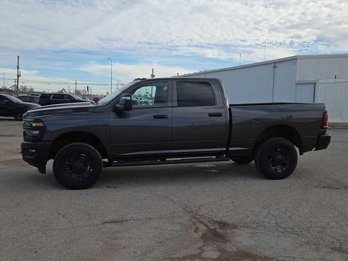 2025 RAM 2500 Tradesman Crew Cab 4x4 6'4' Box