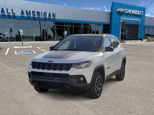 Bright White Clearcoat 2025 Jeep Compass Trailhawk