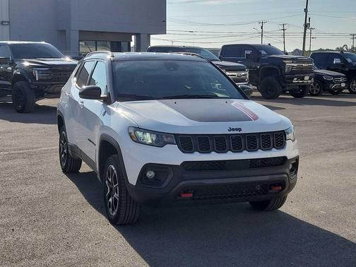 Bright White Clearcoat 2025 Jeep Compass Trailhawk