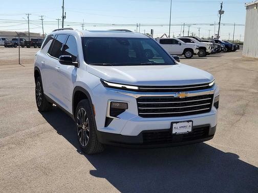 Polar White Tricoat 2026 Chevrolet Traverse LT