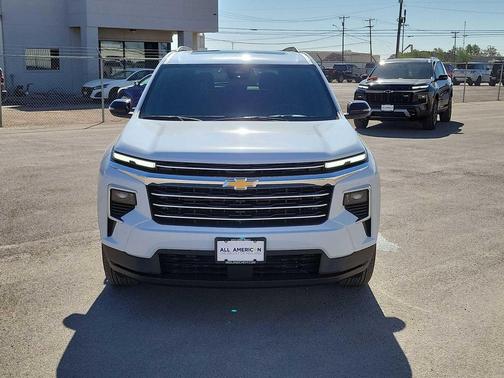 Polar White Tricoat 2026 Chevrolet Traverse LT