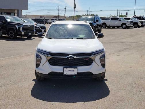 Summit White 2026 Chevrolet Trax FWD 2RS