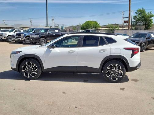 Summit White 2026 Chevrolet Trax FWD 2RS