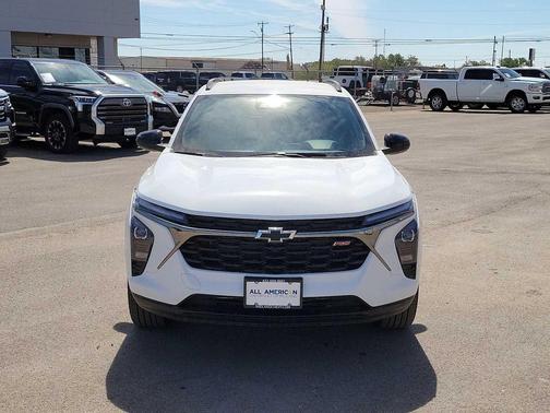 Summit White 2026 Chevrolet Trax FWD 2RS