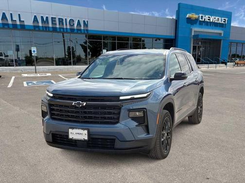 Lakeshore Blue Metallic 2025 Chevrolet Traverse LT