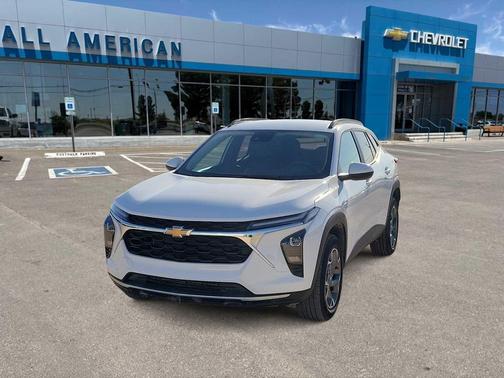 Summit White 2025 Chevrolet Trax LT