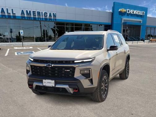 Sandstone Gray 2026 Chevrolet Traverse AWD Z71