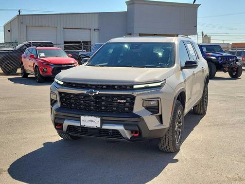 Sandstone Gray 2026 Chevrolet Traverse AWD Z71