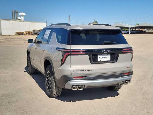 Sandstone Gray 2026 Chevrolet Traverse AWD Z71