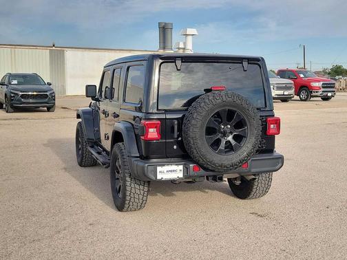 Black Clearcoat 2019 Jeep Wrangler Unlimited Sahara