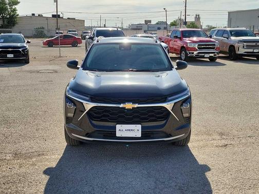 Mosaic Black Metallic 2025 Chevrolet Trax LT