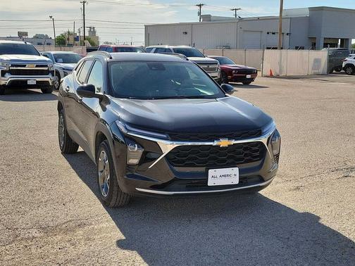 Mosaic Black Metallic 2025 Chevrolet Trax LT