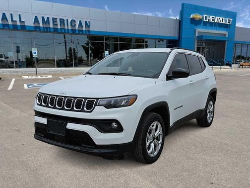 Bright White Clearcoat 2025 Jeep Compass Latitude