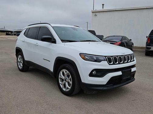 Bright White Clearcoat 2025 Jeep Compass Latitude