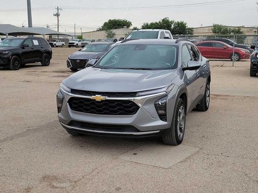 Sterling Gray Metallic 2025 Chevrolet Trax LT