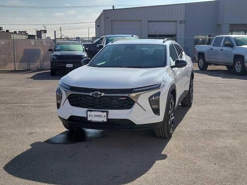 Summit White 2026 Chevrolet Trax FWD 2RS
