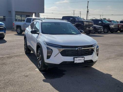Summit White 2026 Chevrolet Trax FWD 2RS