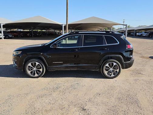 Diamond Black Crystal Pearlcoat 2022 Jeep Cherokee Limited