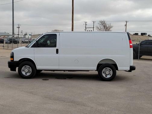 2026 Chevrolet Express 2500 LT