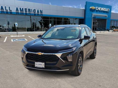 Mosaic Black Metallic 2025 Chevrolet Trax LT