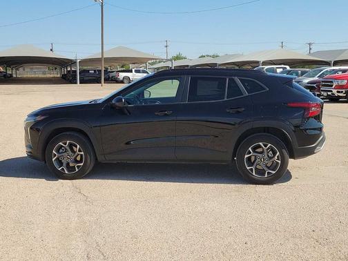 Mosaic Black Metallic 2025 Chevrolet Trax LT