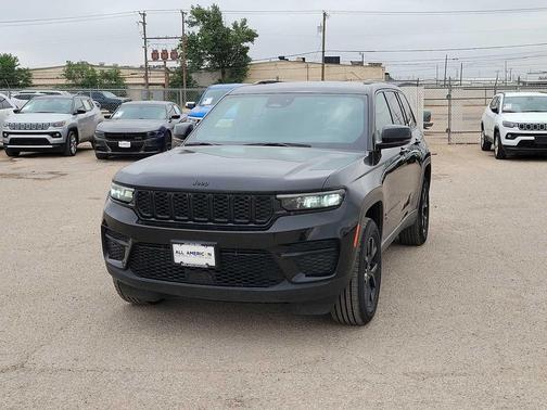 Diamond Black Crystal Pearlcoat 2024 Jeep Grand Cherokee Altitude