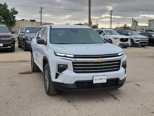 Polar White Tricoat 2026 Chevrolet Traverse LT