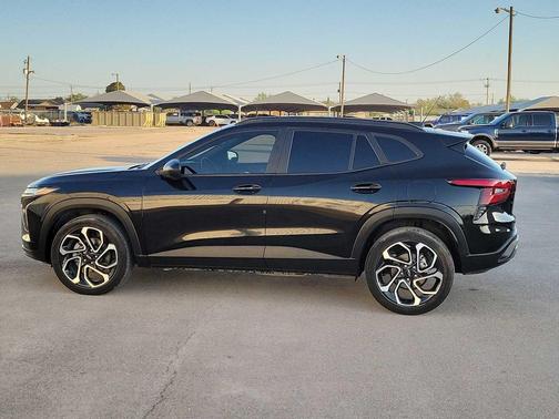 Mosaic Black Metallic 2025 Chevrolet Trax FWD 2RS