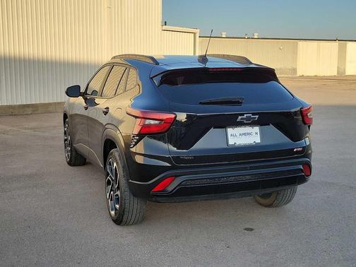 Mosaic Black Metallic 2025 Chevrolet Trax FWD 2RS
