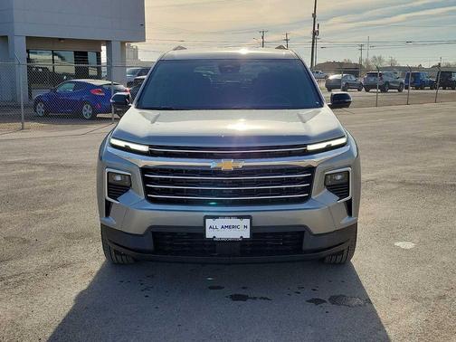 Sterling Gray Metallic 2026 Chevrolet Traverse LT