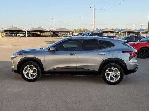 Sterling Gray Metallic 2025 Chevrolet Trax LS