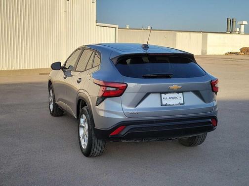 Sterling Gray Metallic 2025 Chevrolet Trax LS