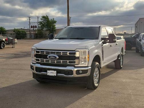 OXFORD WHITE 2024 Ford F-250 XLT