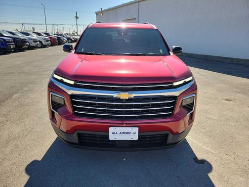 Radiant Red Tintcoat 2026 Chevrolet Traverse LT