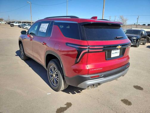 Radiant Red Tintcoat 2026 Chevrolet Traverse LT