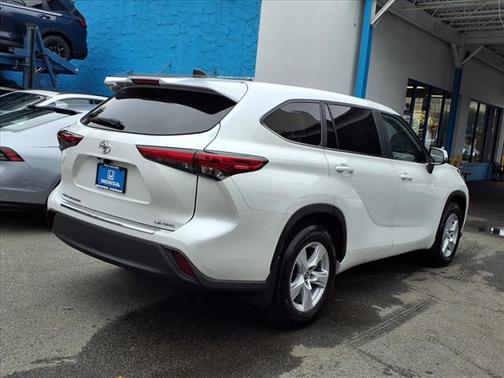 2023 Toyota Highlander LE