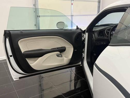 2015 Dodge Challenger SXT Plus