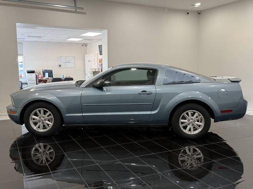 2007 Ford Mustang Deluxe