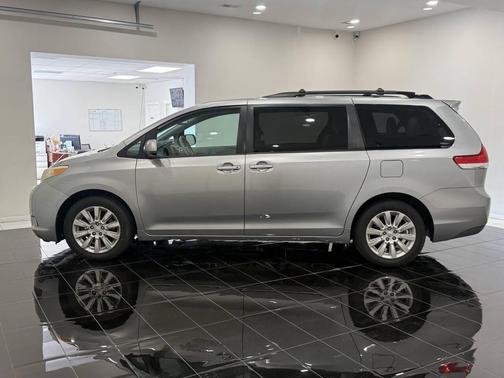 2014 Toyota Sienna LE