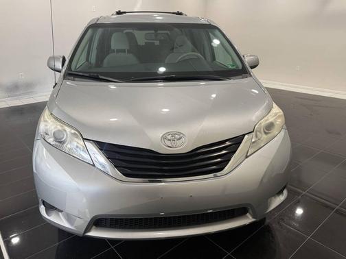 2014 Toyota Sienna LE