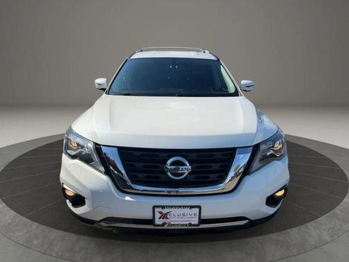 White 2018 Nissan Pathfinder SL