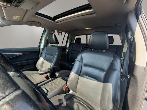 Crystal Black Pearl 2019 Honda Ridgeline RTL