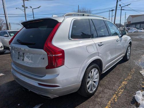 2017 Volvo XC90 T6 Momentum