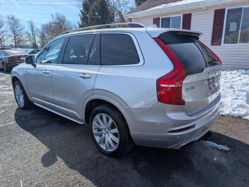 2017 Volvo XC90 T6 Momentum