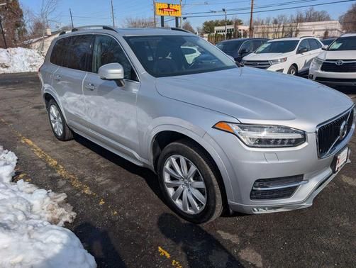 2017 Volvo XC90 T6 Momentum