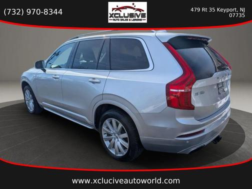 Bright Silver Metallic 2017 Volvo XC90 T6 Momentum