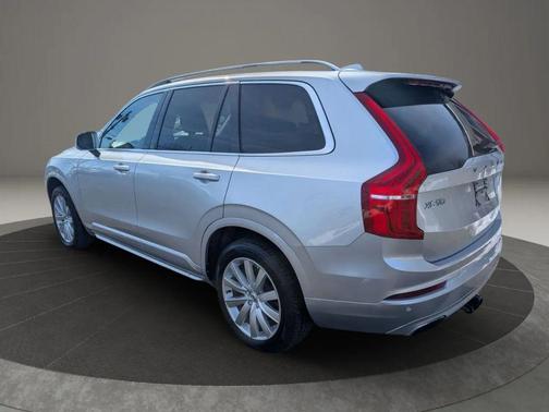 Bright Silver Metallic 2017 Volvo XC90 T6 Momentum