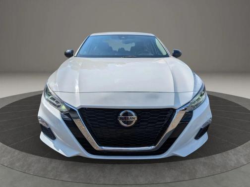 White 2020 Nissan Altima SR FWD