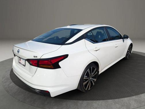 White 2020 Nissan Altima SR FWD